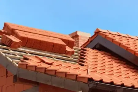 Pose et rénovation de toiture en tuiles à Plassac
